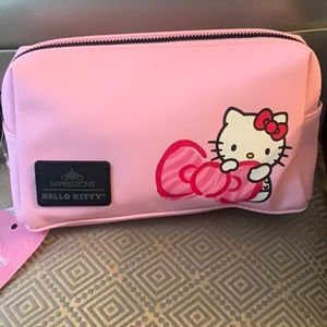 HELLO KITTY MAKE UP BAG NWT ADORABLE PAID 35.70 Xmas 8 weeks